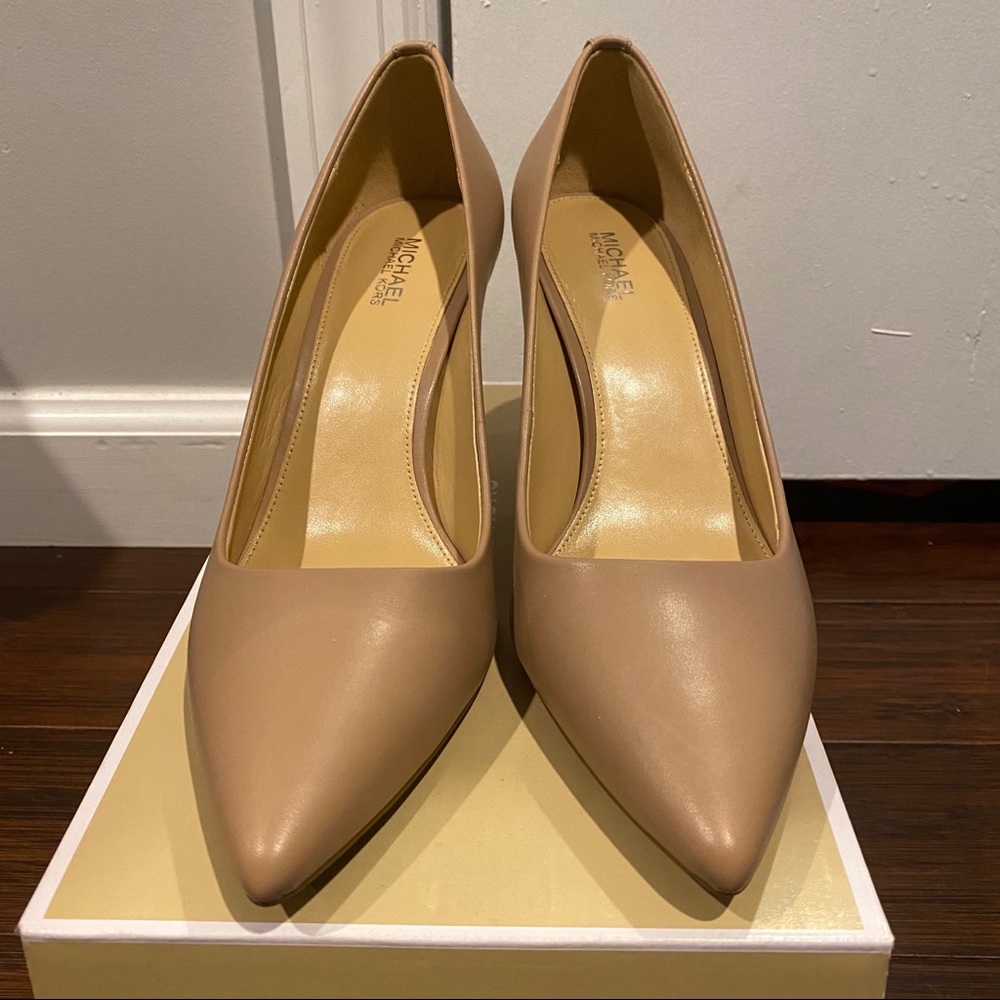 Michael Kors Dorothy Pump